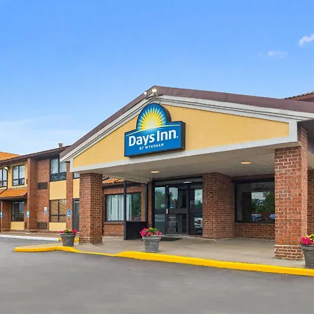 Days Inn By Wyndham Utica-3