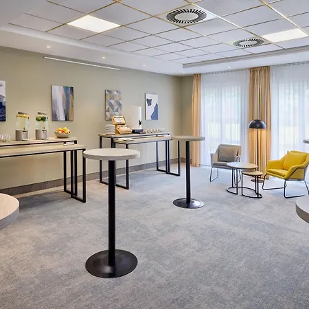Courtyard By Marriott Magdeburg-2