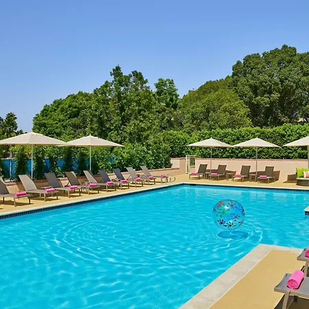 Hilton Los Angeles North-Glendale & Executive Meeting Center-3