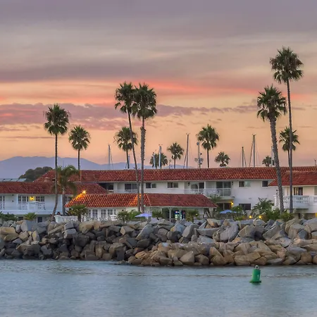 Oceanside Marina Suites - A Waterfront Hotel-3