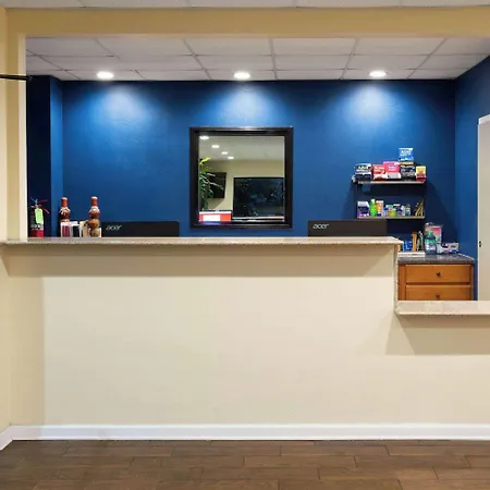 Days Inn By Wyndham Biloxi Beach-3