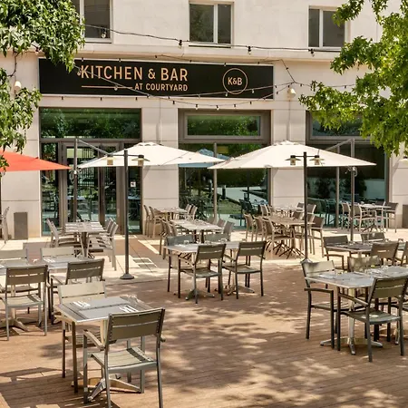 Courtyard By Marriott Paris Saint Denis-3