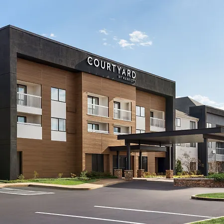 Courtyard Tupelo-2