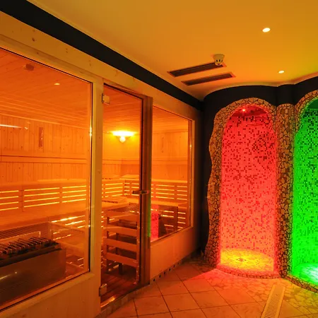 Alpholiday Dolomiti Wellness & Family Hotel-3