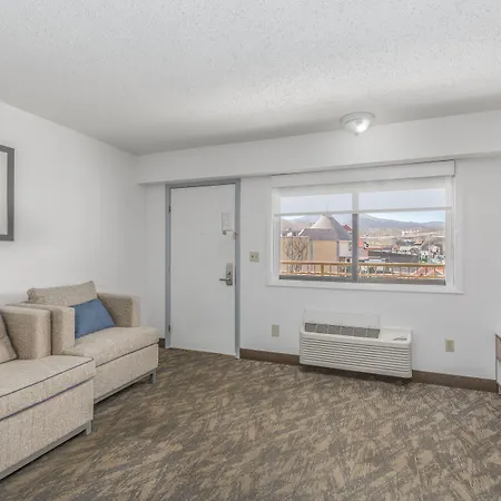 Crossroads Inn & Suites-3