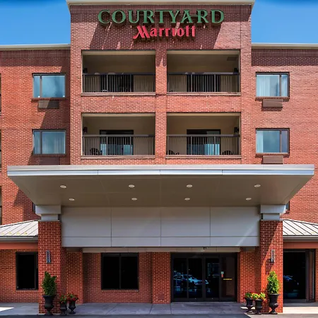 Courtyard Worcester-3