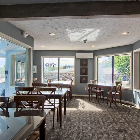 Pointes North Inn-2