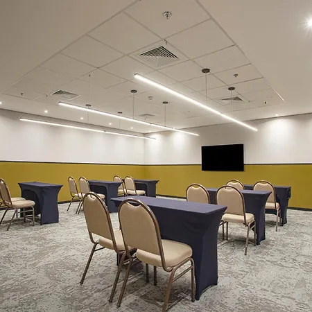 Qoya Hotel Curitiba, Curio Collection By Hilton-3