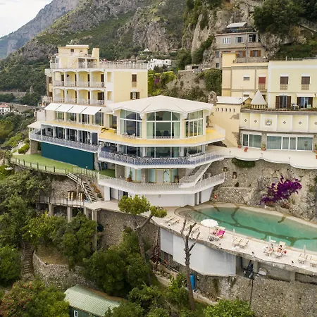 Grand Hotel Excelsior-2