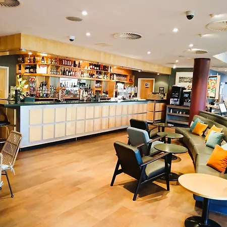 Future Inn Cardiff Bay-3
