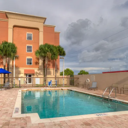 Hampton Inn & Suites Cape Coral / Fort Myers-2