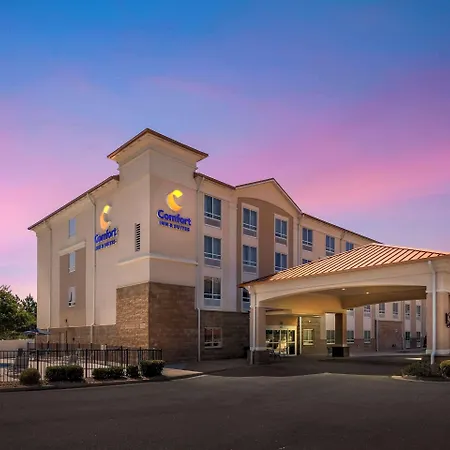 Comfort Inn & Suites-3
