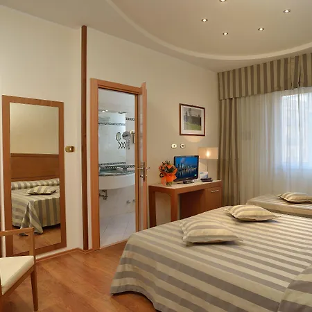 Astor Hotel-3