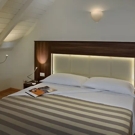 Astor Hotel-2