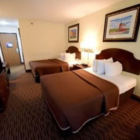 Waterfront Inn Mackinaw City-3