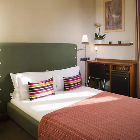 Hotel Des Arceaux-2