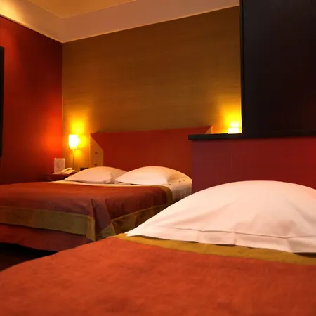 Hotel Des Arceaux-3