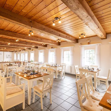 Hotel Pharisäerhof - DAS Hundehotel auf Nordstrand mit Restaurant und Café-3