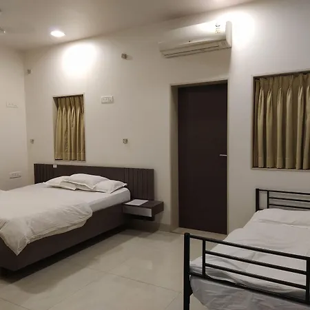 Pals Hotel-2
