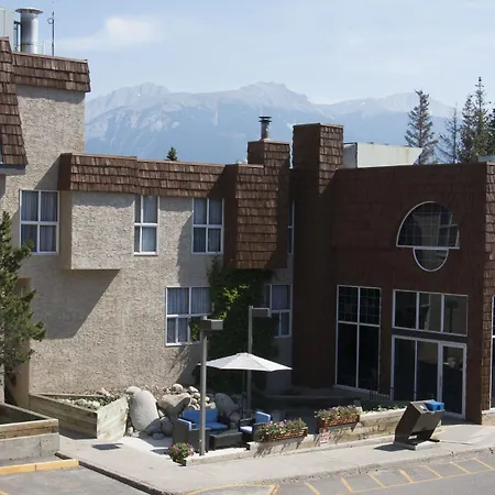 Tonquin Inn-2