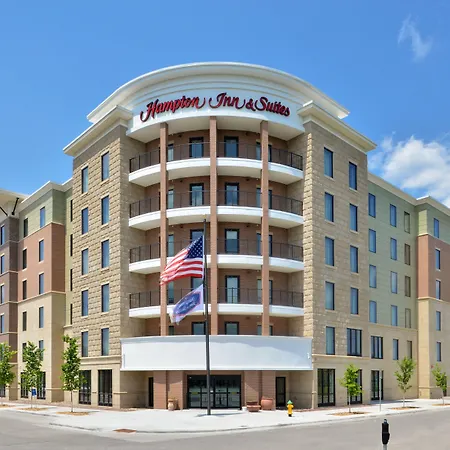 Hampton Inn & Suites Des Moines Downtown-3