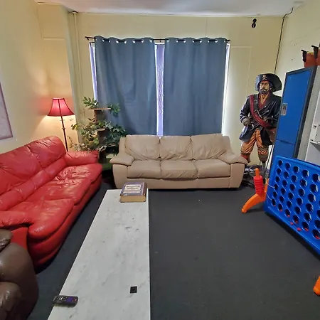 The Pirate Haus Inn-2
