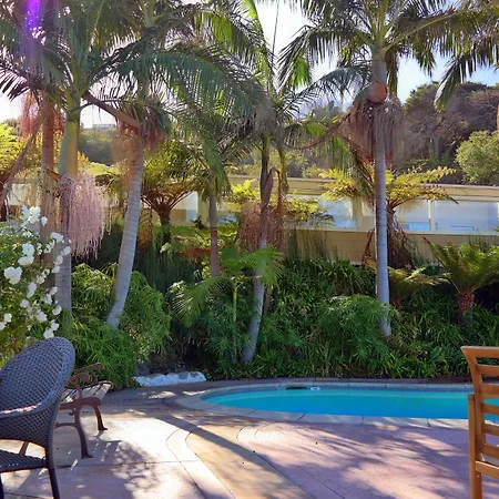 Malibu Country Inn-2