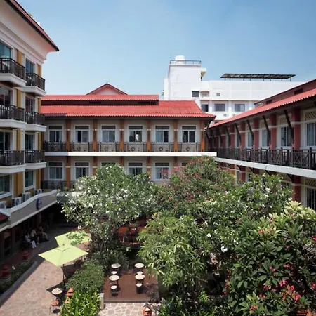Rambuttri Village Plaza-2