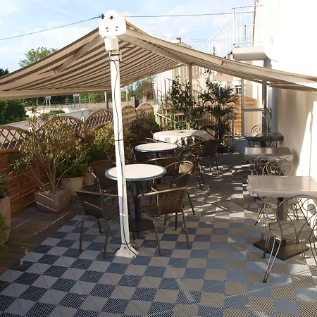 Confort Hôtel Thouars-2