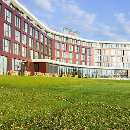 Courtyard By Marriott Wolfsburg-3
