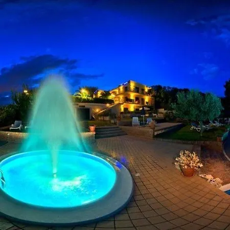 Hotel Le Cave-3