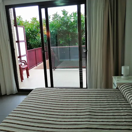 Aparthotel El Faro-3
