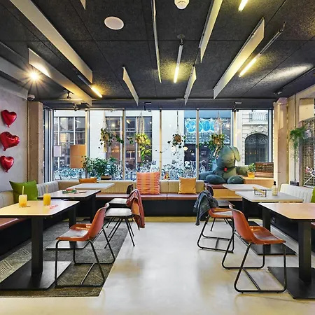 Moxy Paris Bastille-3