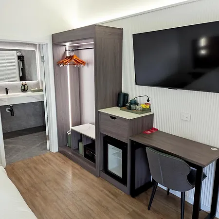 Ramada By Wyndham Cairns City Centre-2