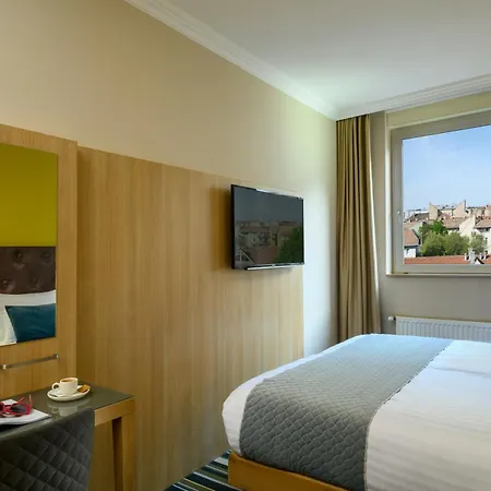 Leonardo Hotel Budapest-3