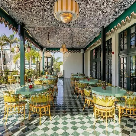 The Lafayette Hotel, Swim Club & Bungalows-2