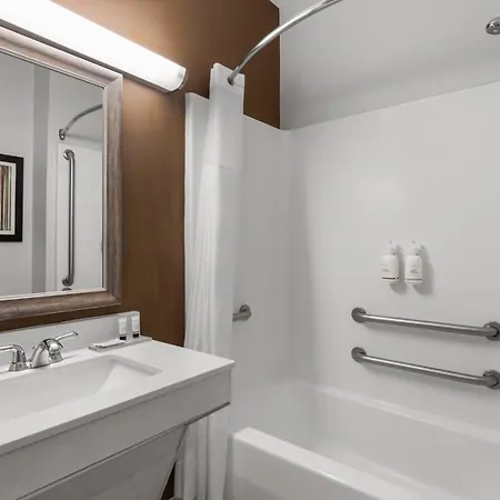 Wingate By Wyndham Destin-2