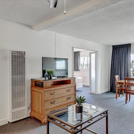 Oceanside Marina Suites - A Waterfront Hotel-2