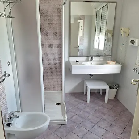 Hotel Baya - in centro, sul mare-3
