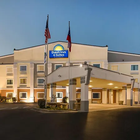 Days Inn & Suites By Wyndham Union City-3