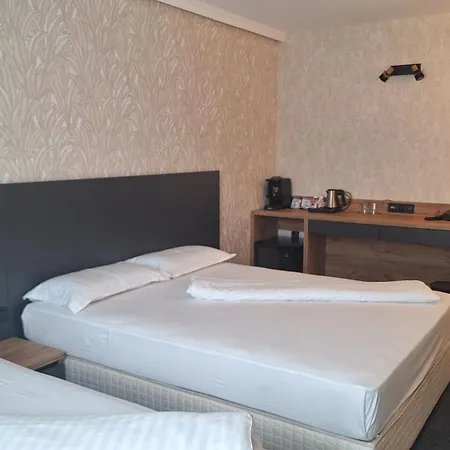 Budapest Hotel - Free Parking-3