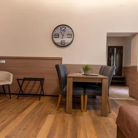 Central Hotel 21-3