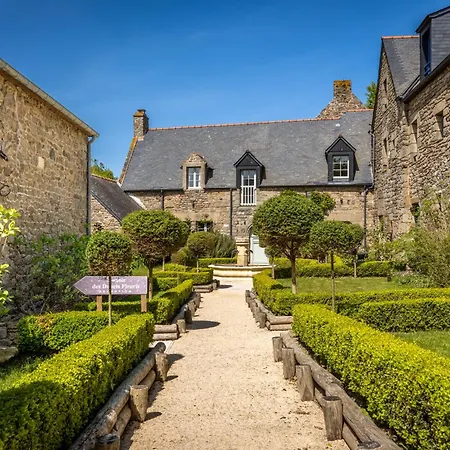 Manoir Des Douets Fleuris-3