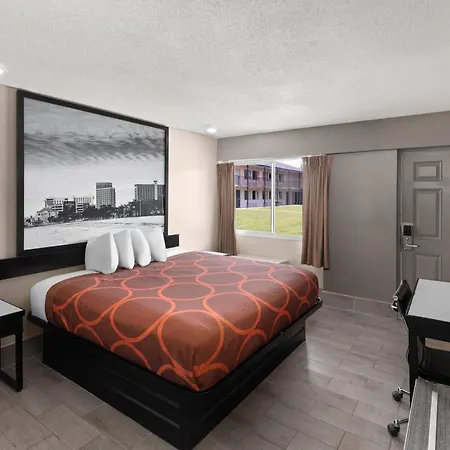 Super 8 By Wyndham Biloxi At The Beach-2