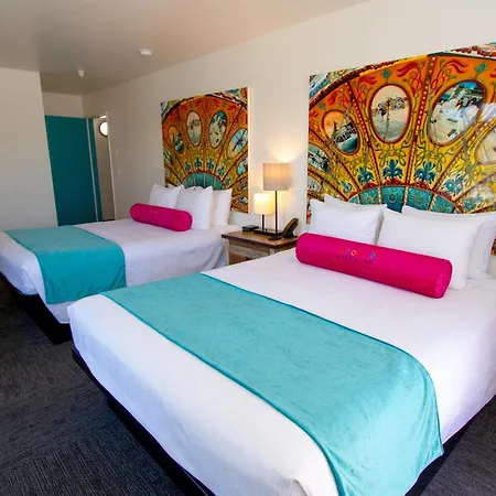 Carousel Beach Inn-3