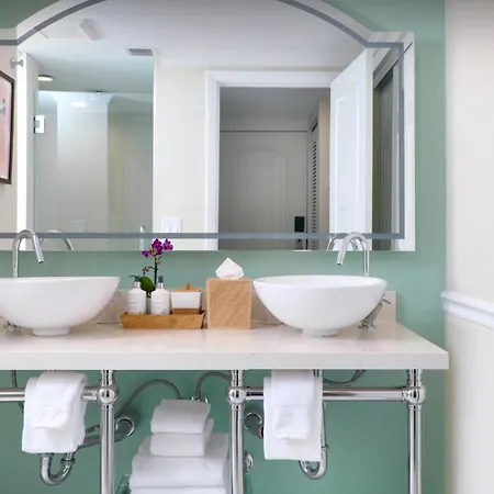Ocean Key Resort & Spa, A Noble House Resort-3
