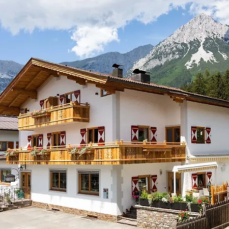 Landhotel Föhrenhof Ellmau-3