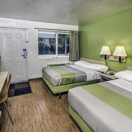 Motel 6 Colorado Springs, Co - South/Metro Area-3