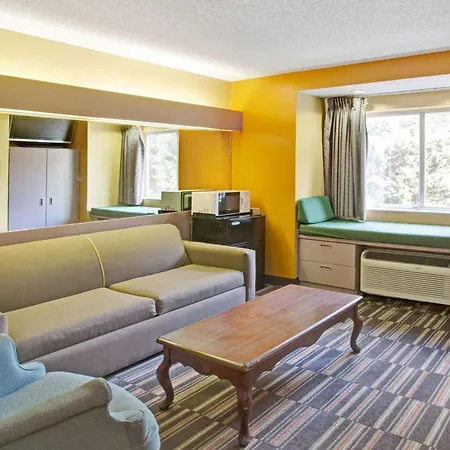 Microtel Inn & Suites By Wyndham Gatlinburg-2