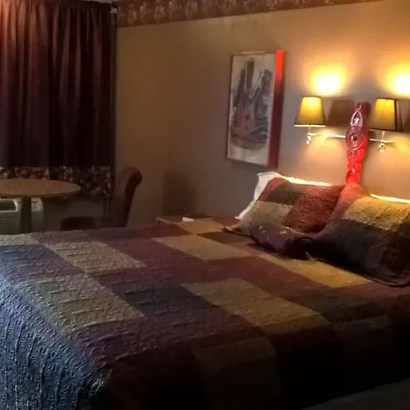 Dogwood Motel-2